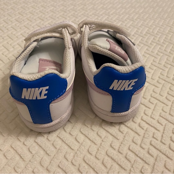 Nike Sneakers - NEW - Baby Girl Size 7c - NWOT - Picture 4 of 5